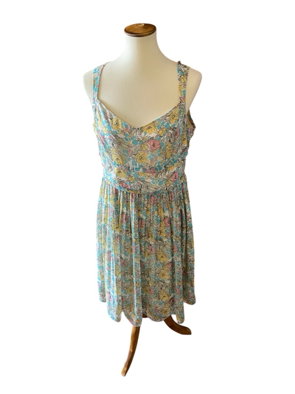 #215,ANTONIO MELANI, Vintage, floral pastel dress, size 12 - Picture 2 of 4